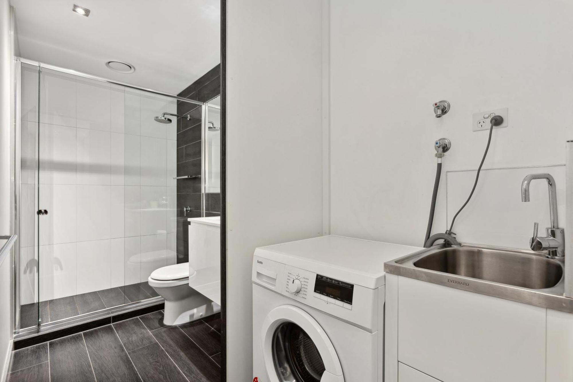 Complete Host Halo Apartments Melbourne Room photo