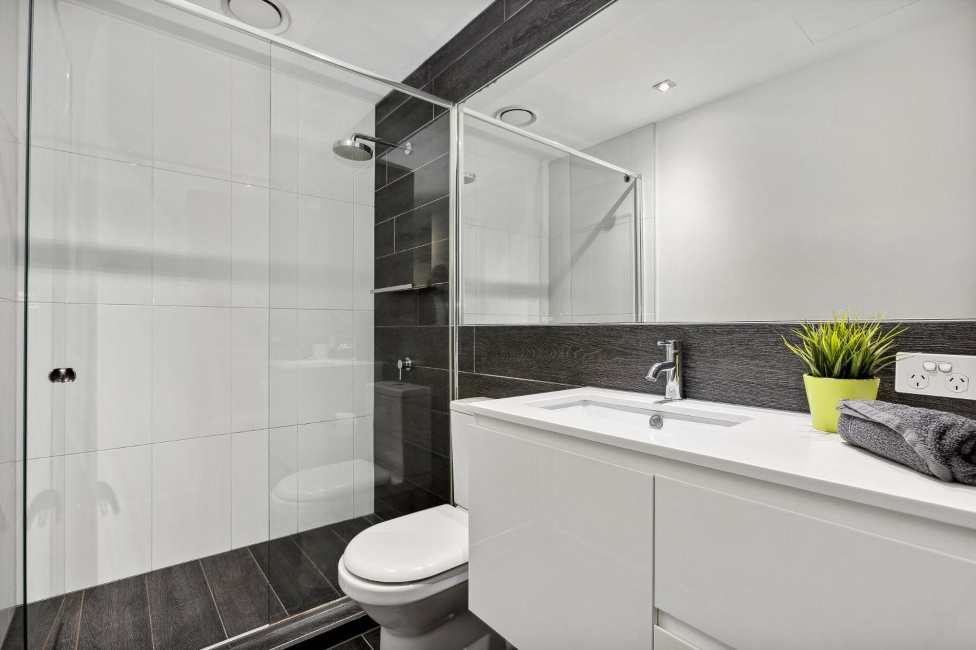 Complete Host Halo Apartments Melbourne Room photo