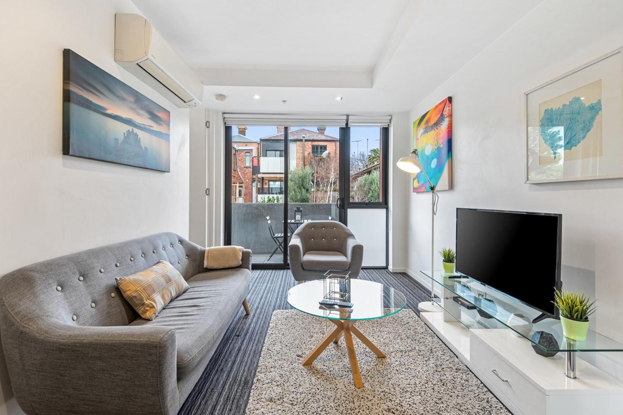 Complete Host Halo Apartments Melbourne Room photo