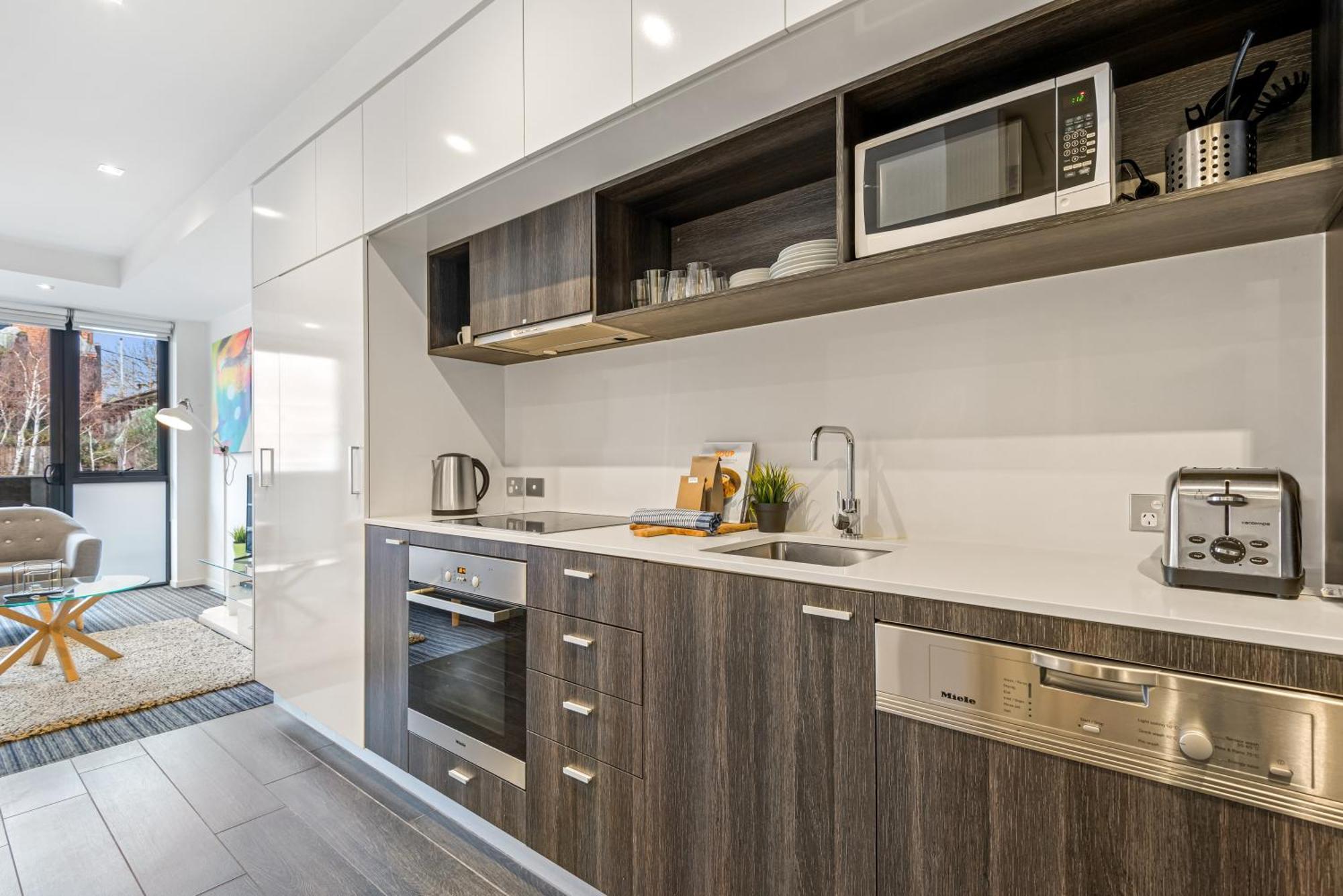 Complete Host Halo Apartments Melbourne Room photo